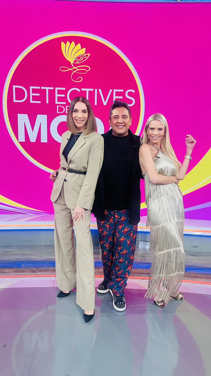 jimenezmaggie's tweet photo. Moda + risas con mis amados detectives! 🙌🏻🌟🌟 
#detectivesdelamoda @despiertamerica 
makeup @miguelangelartistry 

#Bafta #awards #celebrities #london #redcarpet #fashion #trends #tendencias #gownspiration https://t.co/2bxdEEzmIm