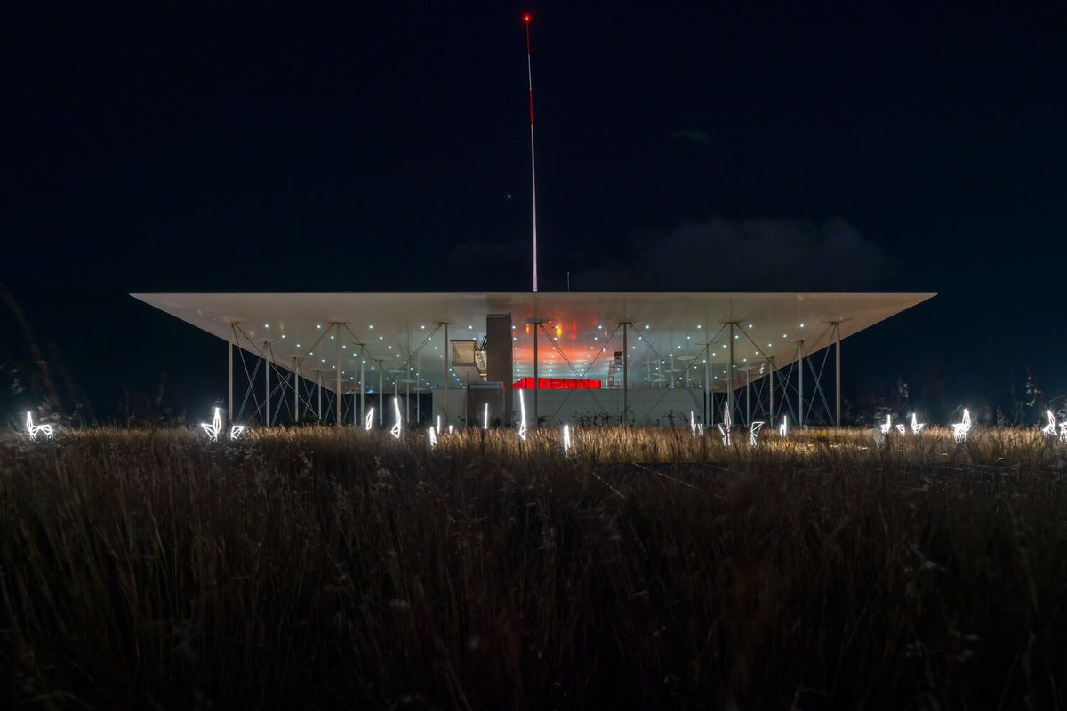 Archello's tweet image. 360 Pop Up Bar transforms light and space into an immersive festive experience. 
buff.ly/431s5hw

 #EphemeralArchitecture #LightAndSpace #FestiveDesign