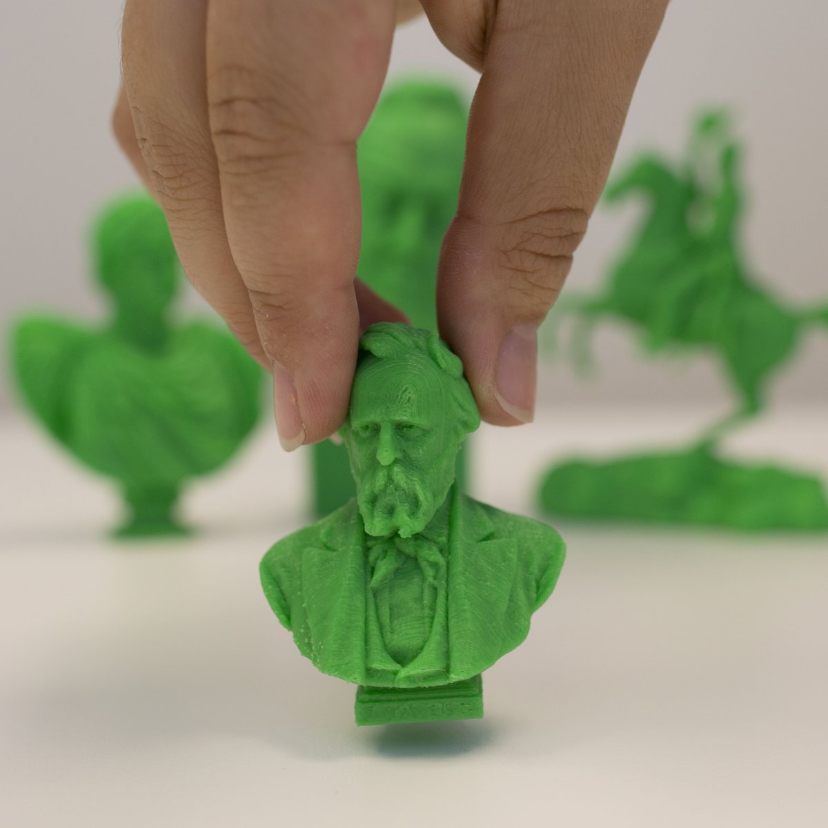 Smithsonian3D's tweet image. This Presidents Day, we’re sharing a collection of #3D presidential portraits from @SmithsonianNPG including 2 Abraham Lincoln life masks and a bust of George Washington as a Roman emperor! Explore their stories online or download them for your own use 3d.si.edu/collections/pr…