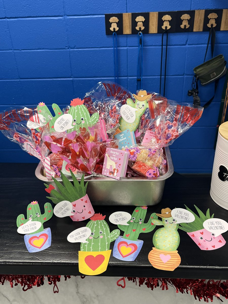 K9Hideaway's tweet photo. Thank you so much for the homemade rice krispy treats and #valentinesday gifts for our staff from Cedar and Magnollias mommy. ❤️ #bestclients #k9hideaway #luxurydogboarding Rice Krispies Treats @KelloggsUS https://t.co/3aWXFgnUe2