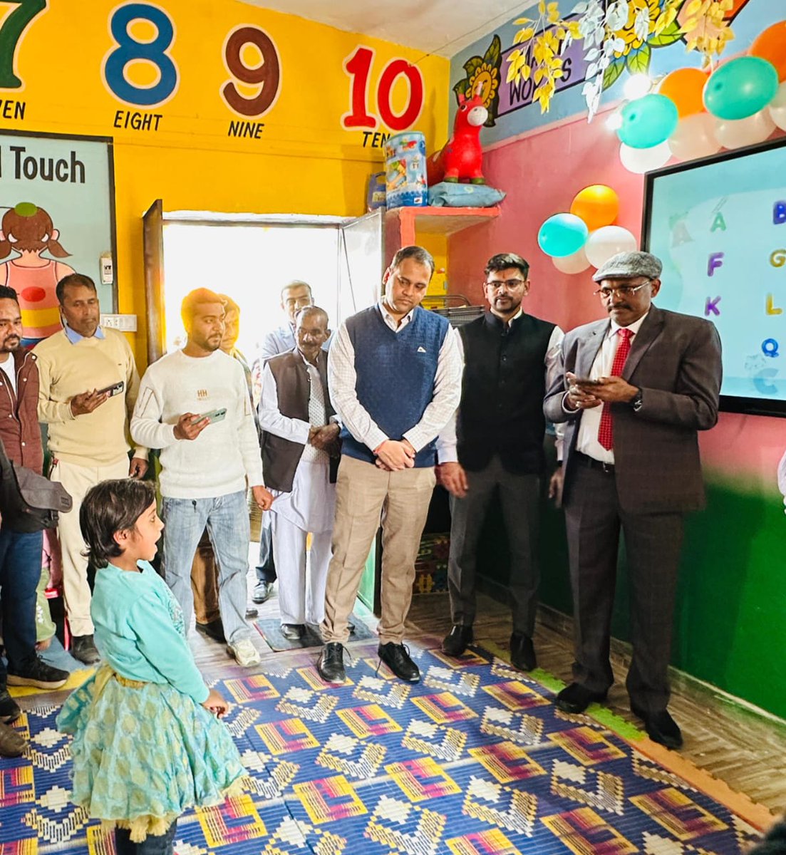 आयुक्त महोदय एवं जिलाधिकारी महोदय के साथ ब्लॉक मुरादाबाद के ग्राम मनोहरपुर में आर्टिफिशल इंटेलिजेंस (AI) आधारित आंगनवाड़ी केंद्र का लोकार्पण किया गया। <a href="/CMOfficeUP/">CM Office, GoUP</a> <a href="/UPGovt/">Government of UP</a> @ChiefSecy_UP <a href="/Comm_Moradabad/">Commissioner Moradabad</a> <a href="/DMMoradabad/">DM Moradabad</a>