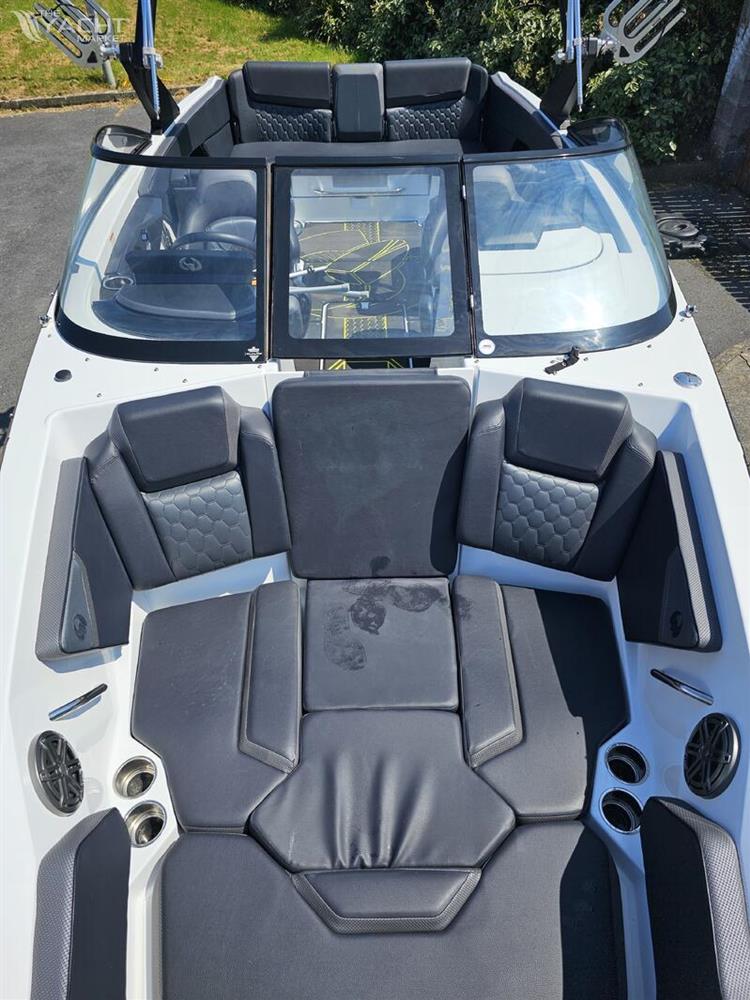 theyachtmarket's tweet image. Scarab 255 ID Wake Edition for sale in County Limerick, Ireland £115,000 GBP theyachtmarket.com/en/boats-for-s… 

Powered by twin 320hp Rotax jet drives, delivering a total of 640hp #scarabboats #wakeboarding #wakeboat #waterski #wakeboard #wakeboarder #boats #boatsforsale #CountyLimerick