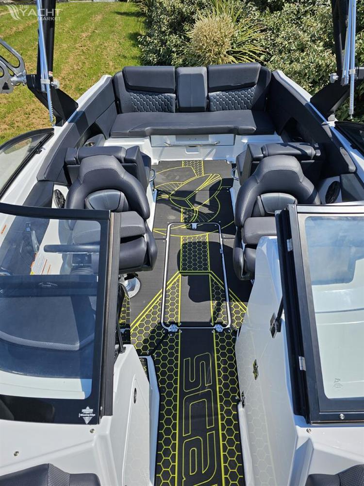 theyachtmarket's tweet image. Scarab 255 ID Wake Edition for sale in County Limerick, Ireland £115,000 GBP theyachtmarket.com/en/boats-for-s… 

Powered by twin 320hp Rotax jet drives, delivering a total of 640hp #scarabboats #wakeboarding #wakeboat #waterski #wakeboard #wakeboarder #boats #boatsforsale #CountyLimerick