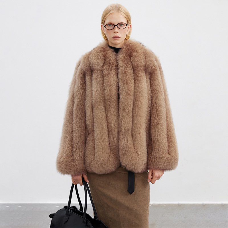DAYMISFURRY's tweet photo. ✨ Stay cozy and stylish in this gorgeous fox fur jacket! #WinterFashion #FurStyle #ElegantVibes #ootd #fur #furcoat #furjacket #foxfurcoat #foxfurjacket #womenswear #womemfashion #womenstyle #ladystyle #ladyoutfits #girlsfashion #girlstyle #girlsoutfits #winterfashion https://t.co/AiI8C7eC4j