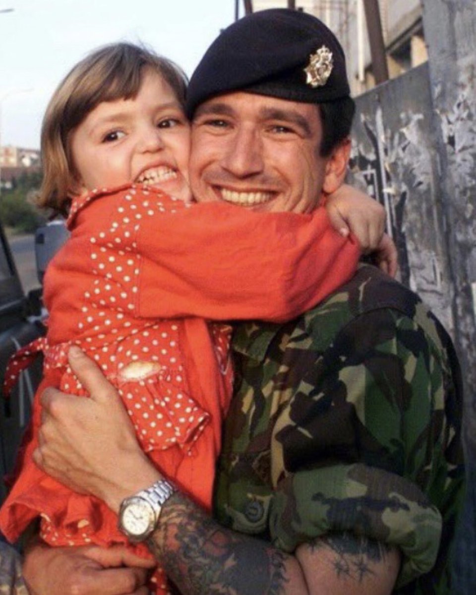 illyrenis's tweet photo. An Albanian girl and a British soldier, shortly after the end of the Kosovo war in 1999, after NATO had intervened. https://t.co/eWsZacVUZJ