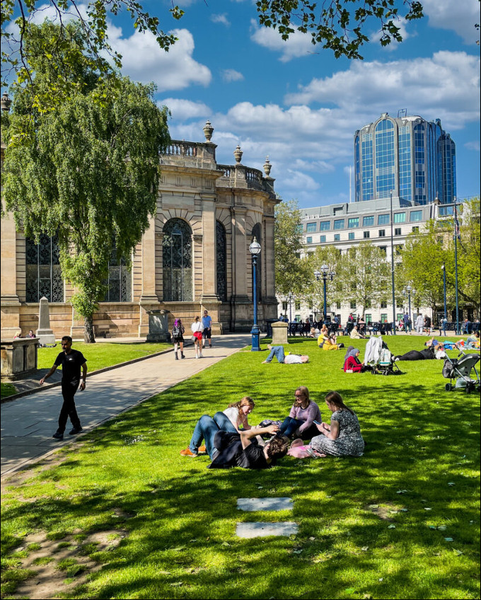 Have your say on #Birmingham’s green spaces! 🌳💚📢Amy Scott, a Geography student at UoB, is researching how people experience &amp; access parks across the city. 

Take a few minutes to share your thoughts in this short, anonymous survey:
docs.google.com/forms/u/1/d/e/…

Please share!🙌