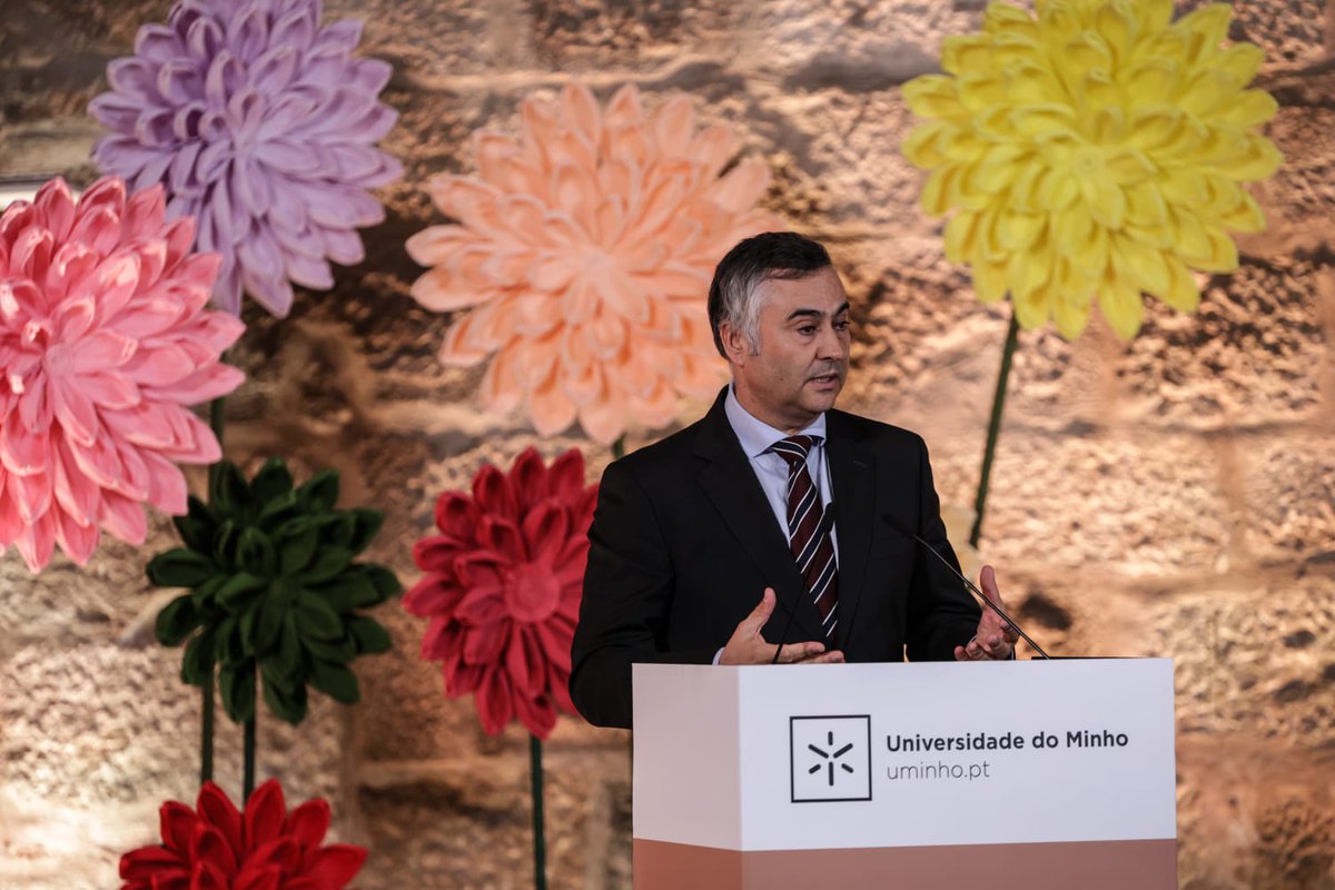 Educação, Ciência e Inovação (@educacao_pt) on Twitter photo O Ministro da Educação, Ciência e Inovação encerrou a cerimónia do 51º aniversário da <a href="/UMinho_Oficial/">Universidade Minho</a> que contou com a presença do Presidente do Conselho Geral, Alberto Martins, do Reitor, Rui Vieira de Castro, e do Presidente da Associação Académica.
📷 Nuno Gonçalves O Ministro da Educação, Ciência e Inovação encerrou a cerimónia do 51º aniversário da <a href="/UMinho_Oficial/">Universidade Minho</a> que contou com a presença do Presidente do Conselho Geral, Alberto Martins, do Reitor, Rui Vieira de Castro, e do Presidente da Associação Académica.
📷 Nuno Gonçalves