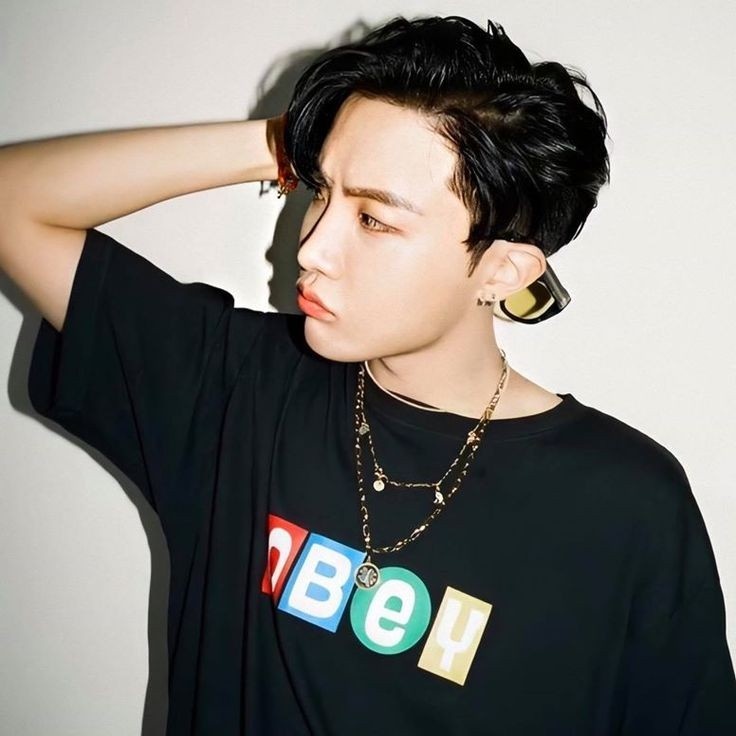 mickey_jimin13's tweet photo. Happy Birthday to our Sunshine and my inspiration, J-Hope, Jung Hoseok, Jay, Hobi, Hoba. Your hard work and dedication inspire me every day. I love you, and I can't wait to see you on stage. 
#HappyjhopeDay
#HappyBirthdayjhope
#HobiPowerDAY
#OurHobiPower https://t.co/UXSTkLeDmg