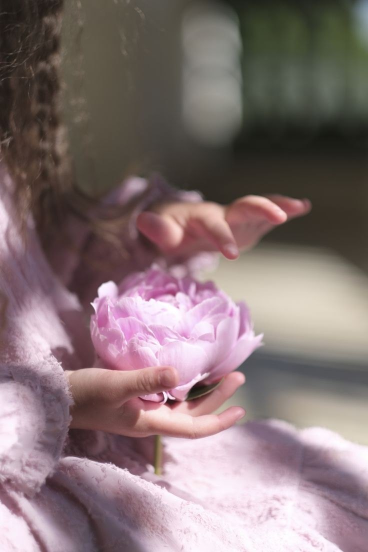 كنّتُ على وشك الانهيار ..
   فأعاد بِنائي .