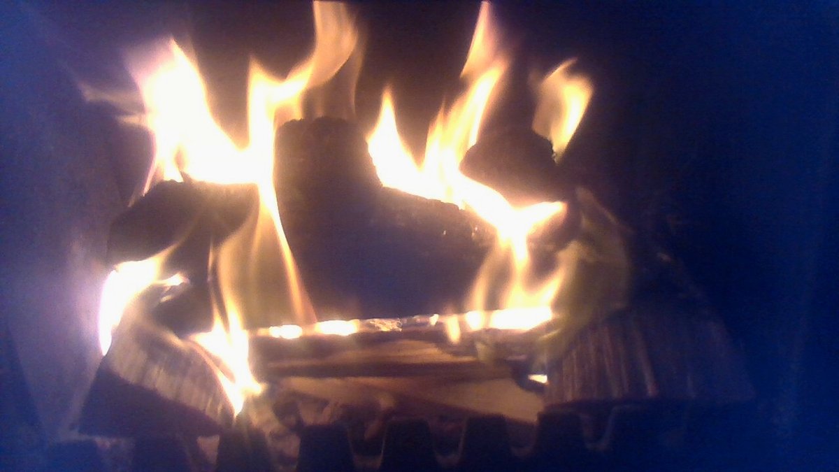 johnnimccloskey's tweet photo. Hearth &amp; home, the scent of peat burning on an open fire... Making music with no ego desire... It's all good at the Metal-Works ;-) #backstreetangels #studio14 #themetalworks #isleofcumbrae https://t.co/nLtaxJmmGS