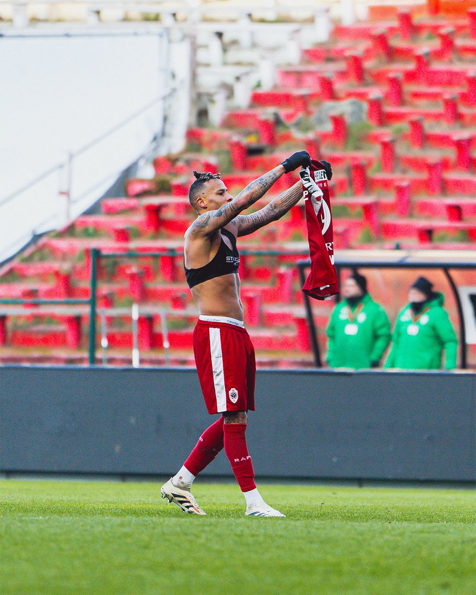 Tjarron Chery krijgt niet het respect dat hij verdient. 
15 Goals 🥅 en 7 assisten 🎯 in 30 matchen als 36 jarige is NIET NORMAAL