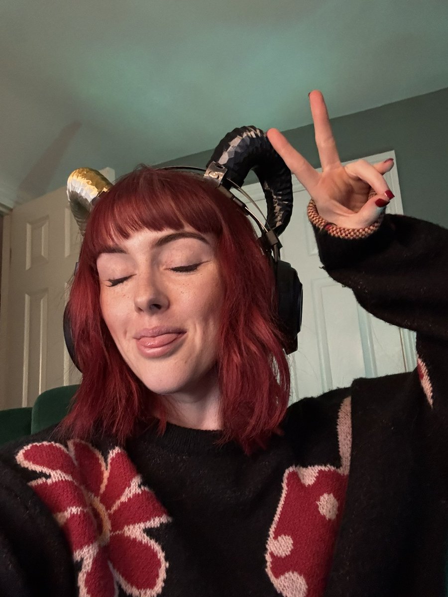 LIVE NOW ON TWITCH WITH MENTAL HEALTH MONDAYS!
With new hair!!! Eeeeek!
Come hang out, chat about your week, live journal, chill, vent and support others.
So looking forward to this one. 🤍