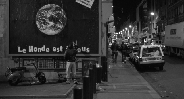 TheCinesthetic's tweet photo. La Haine (1995) https://t.co/noReqY3UfI