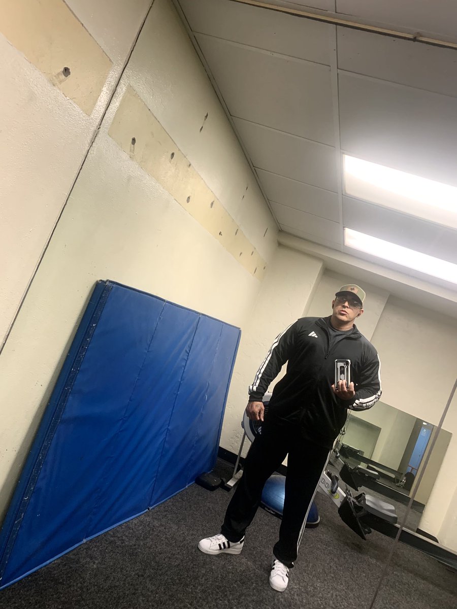 CMAN1213's tweet photo. GYM .... https://t.co/3gDjvmRc0h