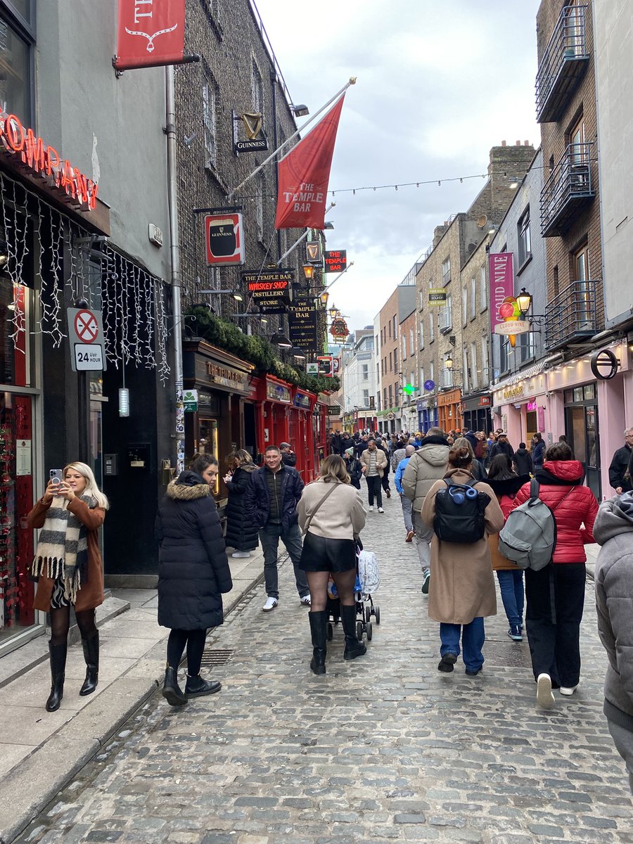 dannyhanson2's tweet image. The Guinness is definitely better in Dublin what a place fell in love with it