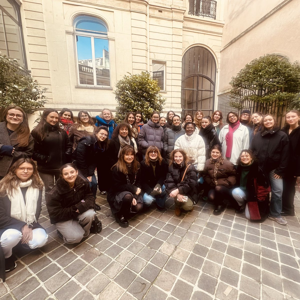 AllAccess_fr's tweet photo. 👉 La Masterclass All Access Musique de février était emmenée par Nathalie André et son parcours riche de 30 ans de passion et de curiosité pour la radio, la musique, les artistes et les autres en général 🙌 https://t.co/axuyr4MG2C