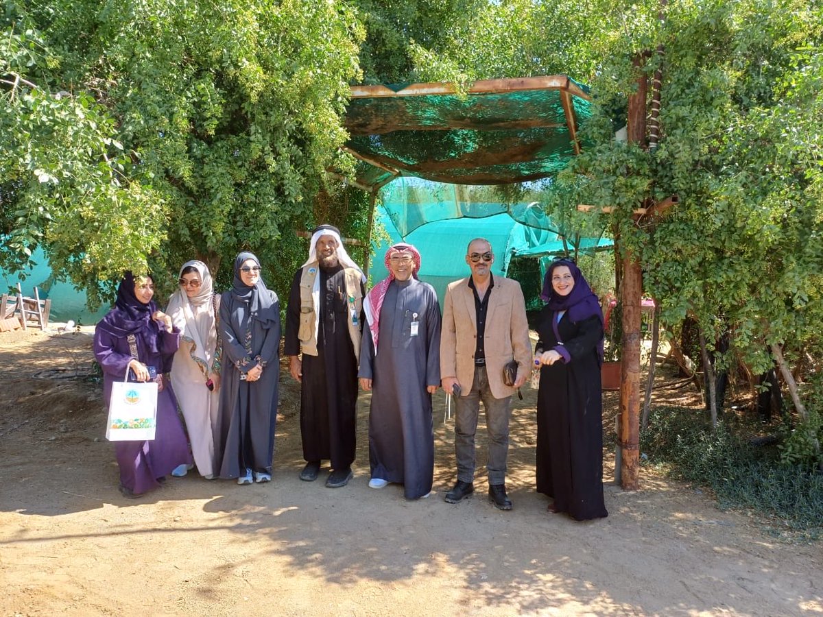 تشرفنا اليوم بزيارةوفد ممثل من قسم العلوم البيولوجية بكلية العلوم بجامعة جدة والمشكل من اعضاء هيئة تدريس وطلبة دراسات عليا لبحث اوجه التعاون المحتملة بقيادة أ. د. محمد باعشن