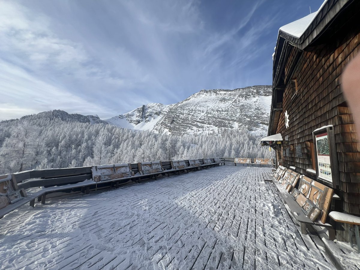 Víkendovej valentýnskej skialp se ženou z Dümlerhütte 1495mnm na Rote Wand 1872mnm (Totes Gebirge).