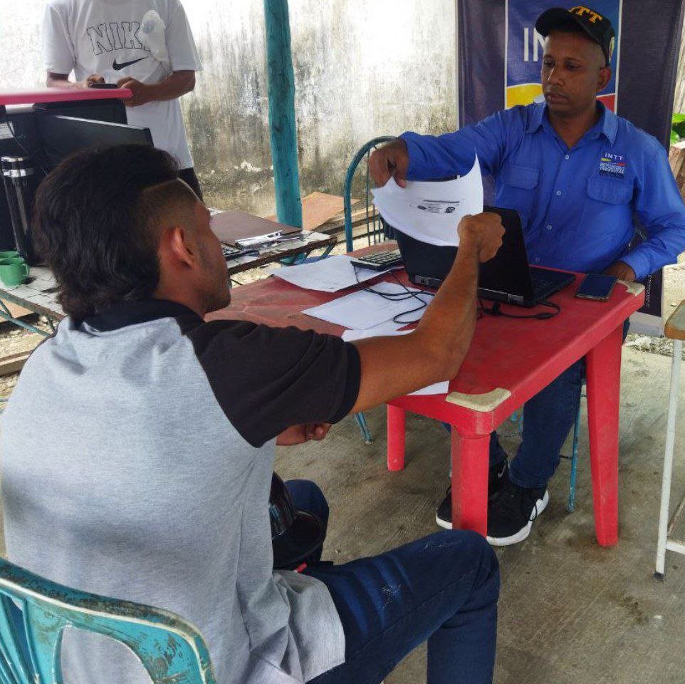 InttContigo's tweet photo. En el Comando General de la Milicia Bolivariana, ubicada en el municipio Veroes, el #INTT San Felipe, ofrece sus servicios de emisión de Licencias para Conducir y asesorías en trámites vehiculares, sin intermediarios. https://t.co/R8gVSfWJrf