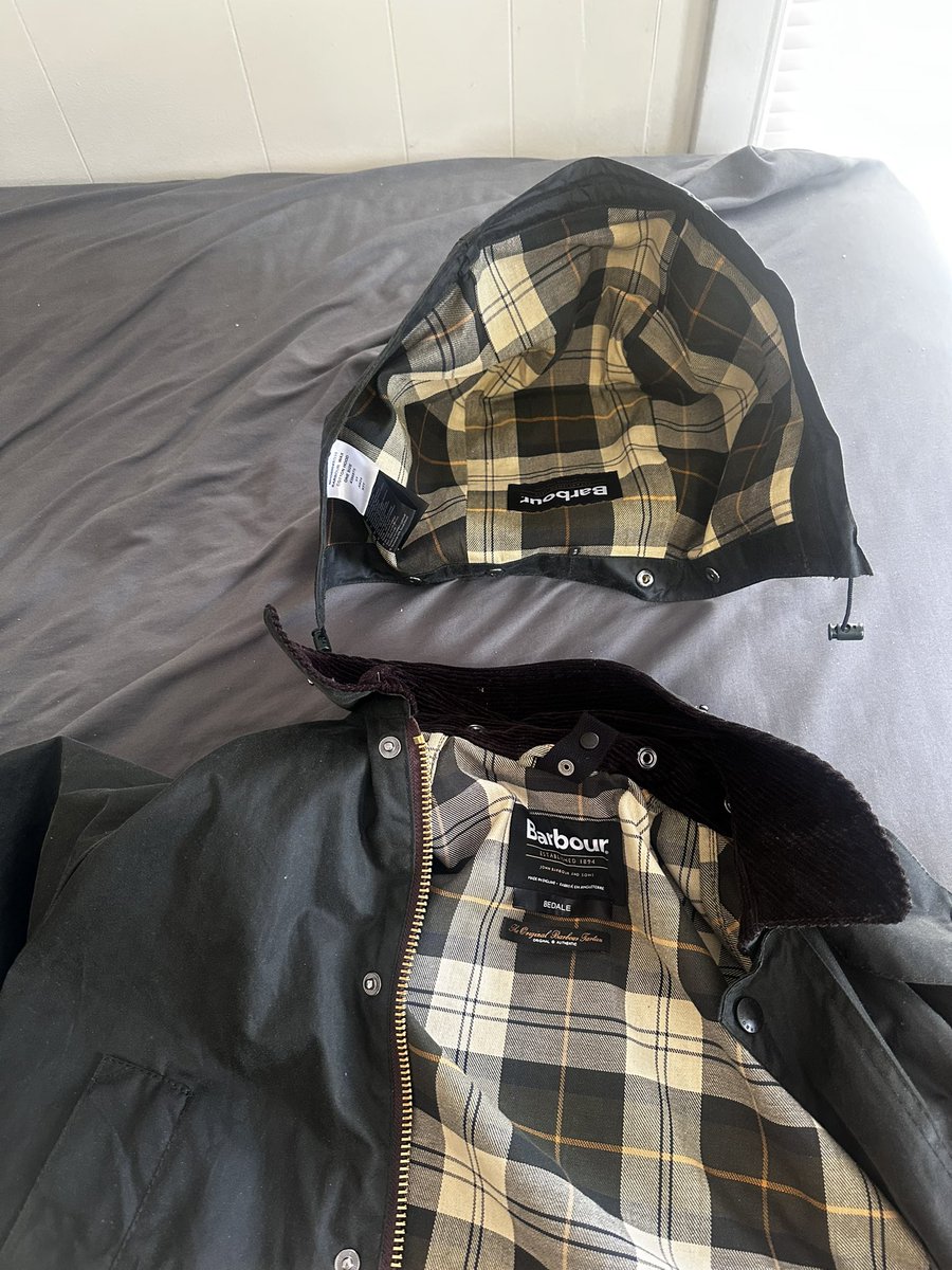 LtStricklands's tweet photo. Snowing today in Ann Arbor. In case you all are worried, yes, I do have the $60 hood attachment for my Barbour. #LANK #uppermiddleclass #secwouldntunderstand https://t.co/piR9btPtTq