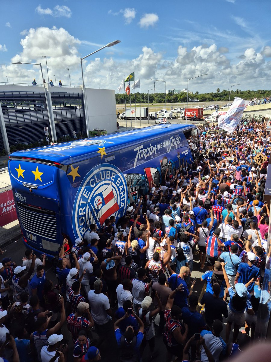 ecbahia's tweet image. 🤩 O BUSÃO CHEGOU! #AeroTricolor #oPioneiroVoltou #BBMP