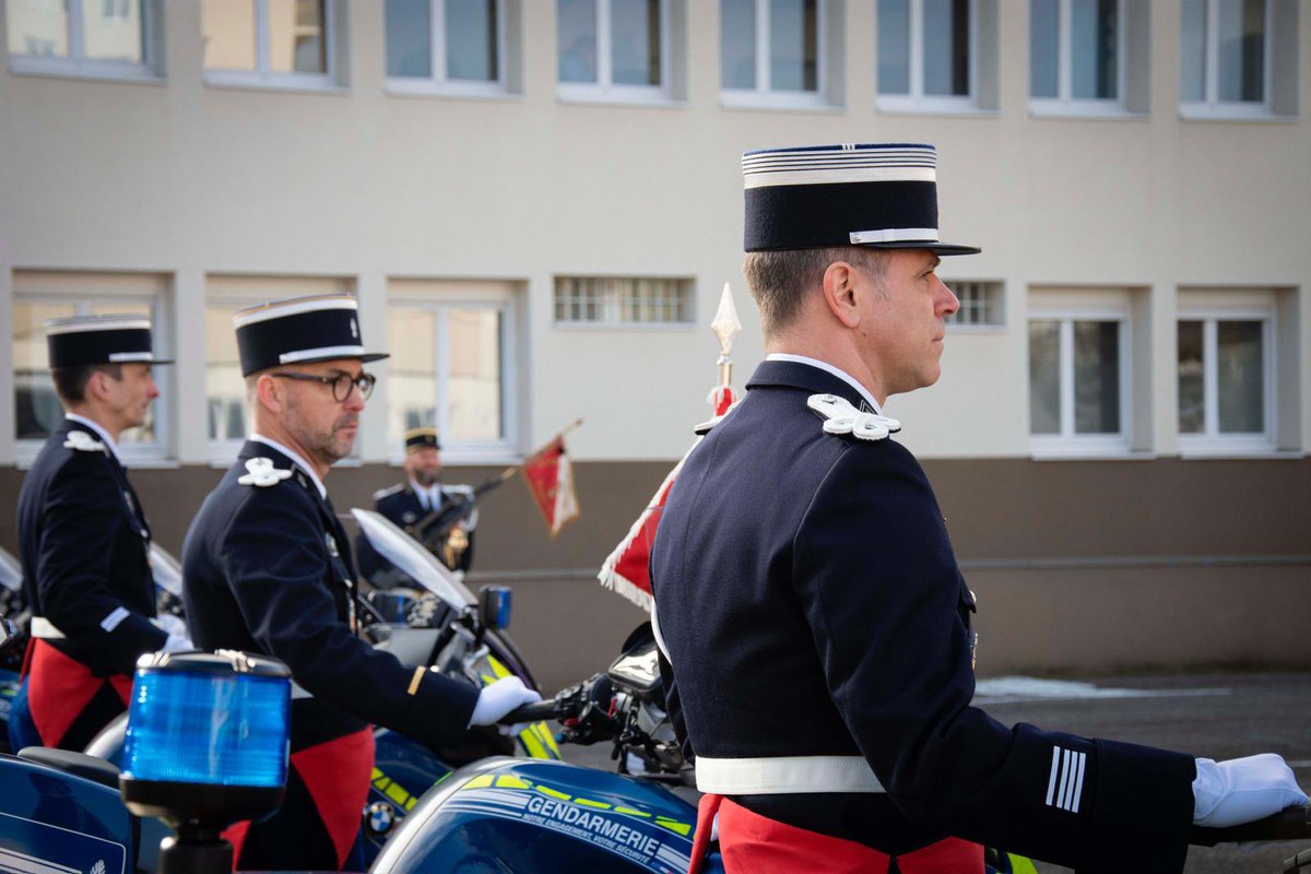 #Hommage aux héros de la #Gendarmerie🇫🇷

Ce matin, à #Annecy, nous avons honoré la mémoire des 13 disparus en mission depuis le 16 février. Leurs noms ont résonné avec force et recueillement.

À travers eux, hommage aussi aux héros du quotidien qui veillent sur vous avec courage.