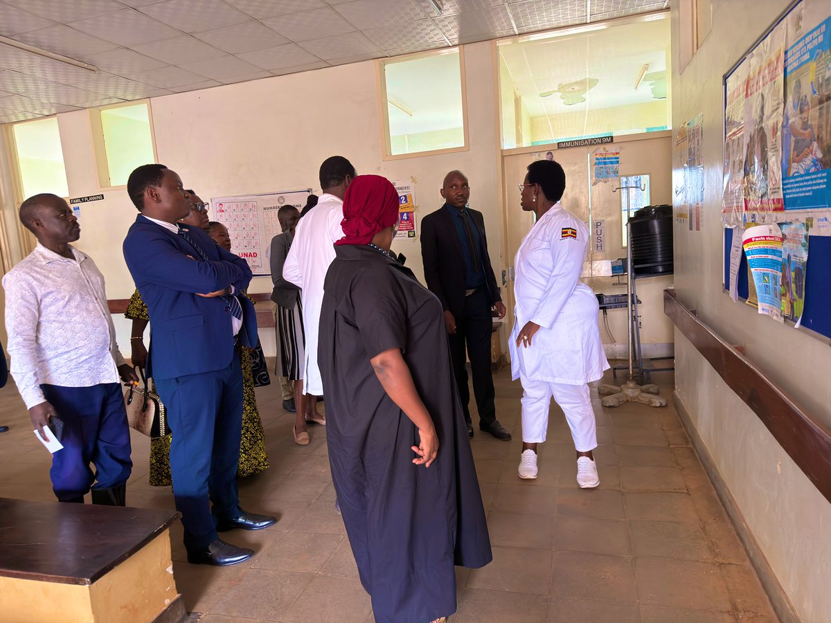 DianaAtwine's tweet image. We conducted a support supervision visit at Nakaseke General Hospital unannounced and found the Electronic Medical Records (EMR) system abandoned. EMR is mandatory in all govt health facilities with required equipment in place. Excuses won’t be tolerated. All facilities must use…