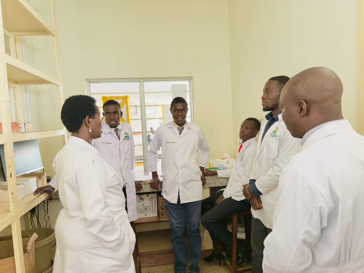 DianaAtwine's tweet image. We conducted a support supervision visit at Nakaseke General Hospital unannounced and found the Electronic Medical Records (EMR) system abandoned. EMR is mandatory in all govt health facilities with required equipment in place. Excuses won’t be tolerated. All facilities must use…