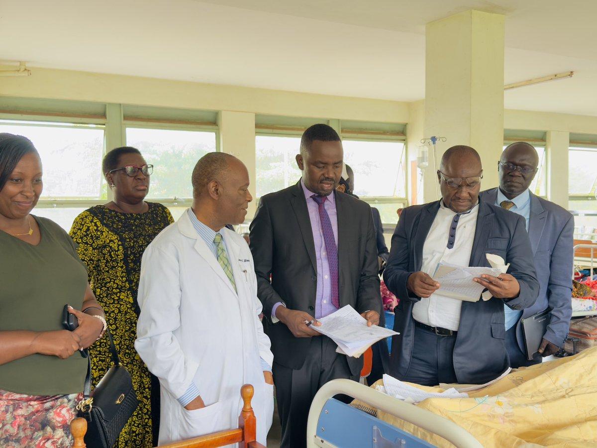 DianaAtwine's tweet image. We conducted a support supervision visit at Nakaseke General Hospital unannounced and found the Electronic Medical Records (EMR) system abandoned. EMR is mandatory in all govt health facilities with required equipment in place. Excuses won’t be tolerated. All facilities must use…