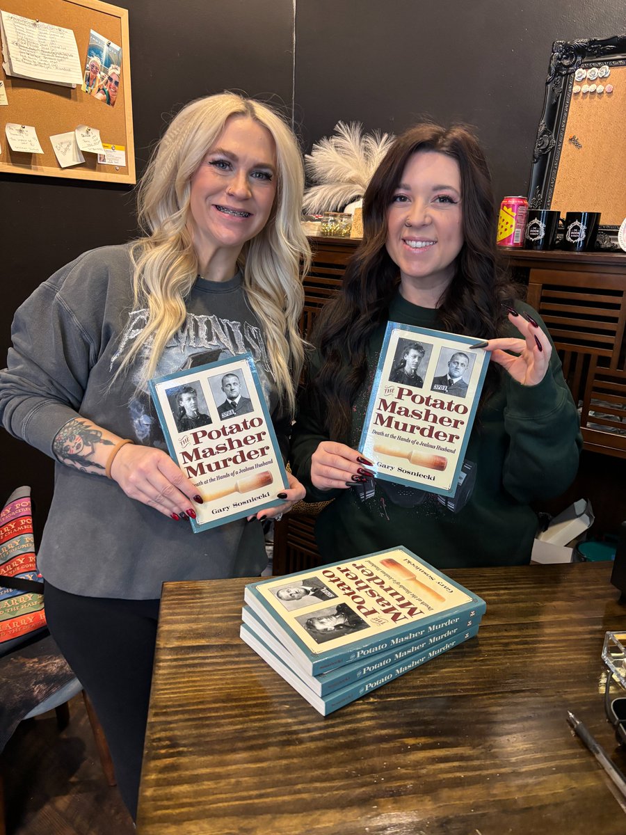 GaryCrime's tweet image. I’m excited to announce that signed copies of “The Potato Masher Murder: Death at the Hands of a Jealous Husband” now are available at Downtown Lebanon’s new bookstore, The Book Burrow, 114 W. Commercial. Thanks to Crystal and Courtney for adding the book. @KentStateUPress