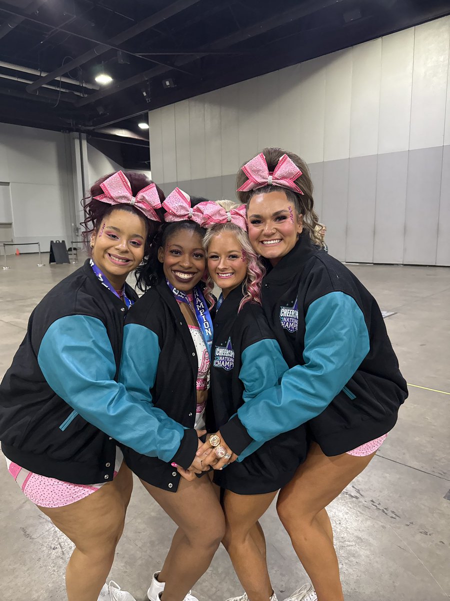 Chanellyydd's tweet photo. We were called the most teased group at cheer extreme by @kaseycloutier ….would you agree? #twobobs #twoponys https://t.co/8tqrBhMHLV