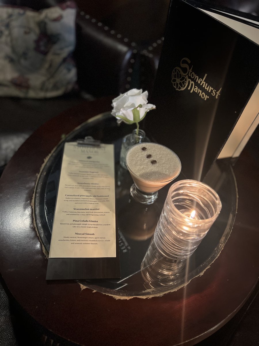 StonehurstManor's tweet image. 🍸 Espresso Martini + Cozy Vibes = The Ultimate Winter Mood ☕️🔥 Sip, savor, and unwind in the Library Lounge at Stonehurst Manor. The fire’s crackling, your drink’s perfection—what more do you need? Drop a ☕️ if you’re team Espresso Martini! #LibraryLounge #WinterVibes