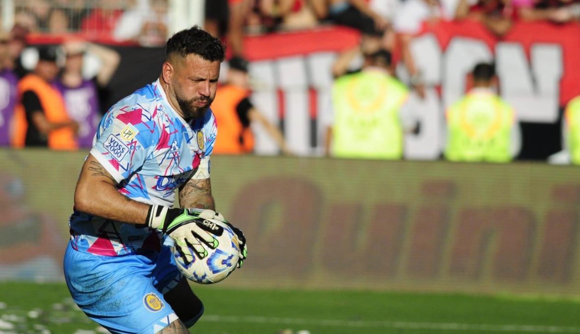 #AHORA l Jorge “Fatura” Broun, capitán de #Central 🔵🟡 “Salí a la cancha con unos botines que me quedaban grandes. Por eso se me movía un poco el pie de apoyo y eso me molestaba para sacar. Después lo pude acomodar”