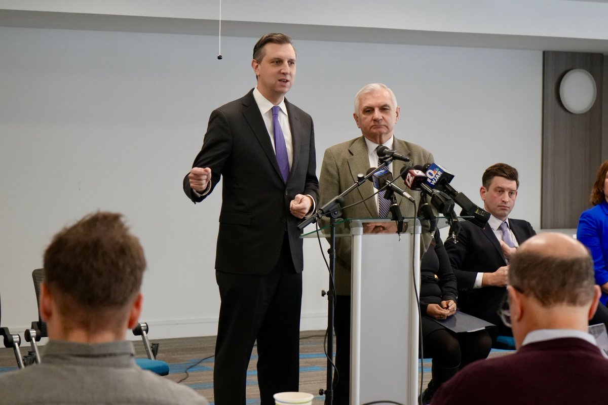 Rep_Magaziner's tweet image. 🚨 JUST wrapped an urgent press conference on Trump &amp;amp; Musk’s plan to gut the Department of Education.

Fewer teachers. Bigger classes. Less funding for RI schools. Unacceptable.

The richest people in the world cannot be allowed to cut education to pay for their tax cuts.