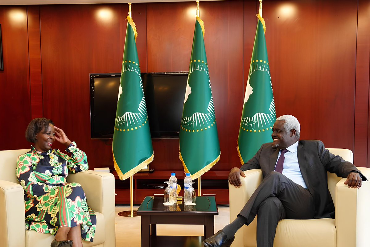 La Francophonie (@oifrancophonie) on Twitter photo Avant de quitter Addis-Abeba, la Secrétaire générale de la #Francophonie, <a href="/LMushikiwabo/">Louise Mushikiwabo</a> a tenu à rendre une visite de courtoisie au Président sortant de la Commission de l’Union africaine, <a href="/AUC_MoussaFaki/">Moussa Faki Mahamat</a>. Ce fut l’occasion de le féliciter pour ses actions et son engagement au Avant de quitter Addis-Abeba, la Secrétaire générale de la #Francophonie, <a href="/LMushikiwabo/">Louise Mushikiwabo</a> a tenu à rendre une visite de courtoisie au Président sortant de la Commission de l’Union africaine, <a href="/AUC_MoussaFaki/">Moussa Faki Mahamat</a>. Ce fut l’occasion de le féliciter pour ses actions et son engagement au