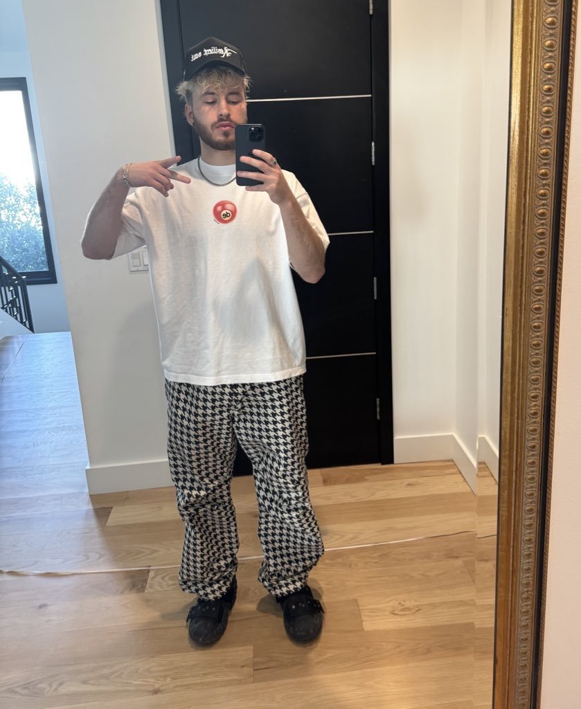 Every single person twitter FUDs

I end up liking more 

<a href="/frankdegods/">Frank</a>, <a href="/MustStopMurad/">Murad 💹🧲</a>, <a href="/blknoiz06/">Ansem 🧸💸</a>, and the guy with broad shoulders that extracted 100M on the Argentina coin 

all examples of people i like more and more, the more ppl hate on them

Everyone that is hated is doing