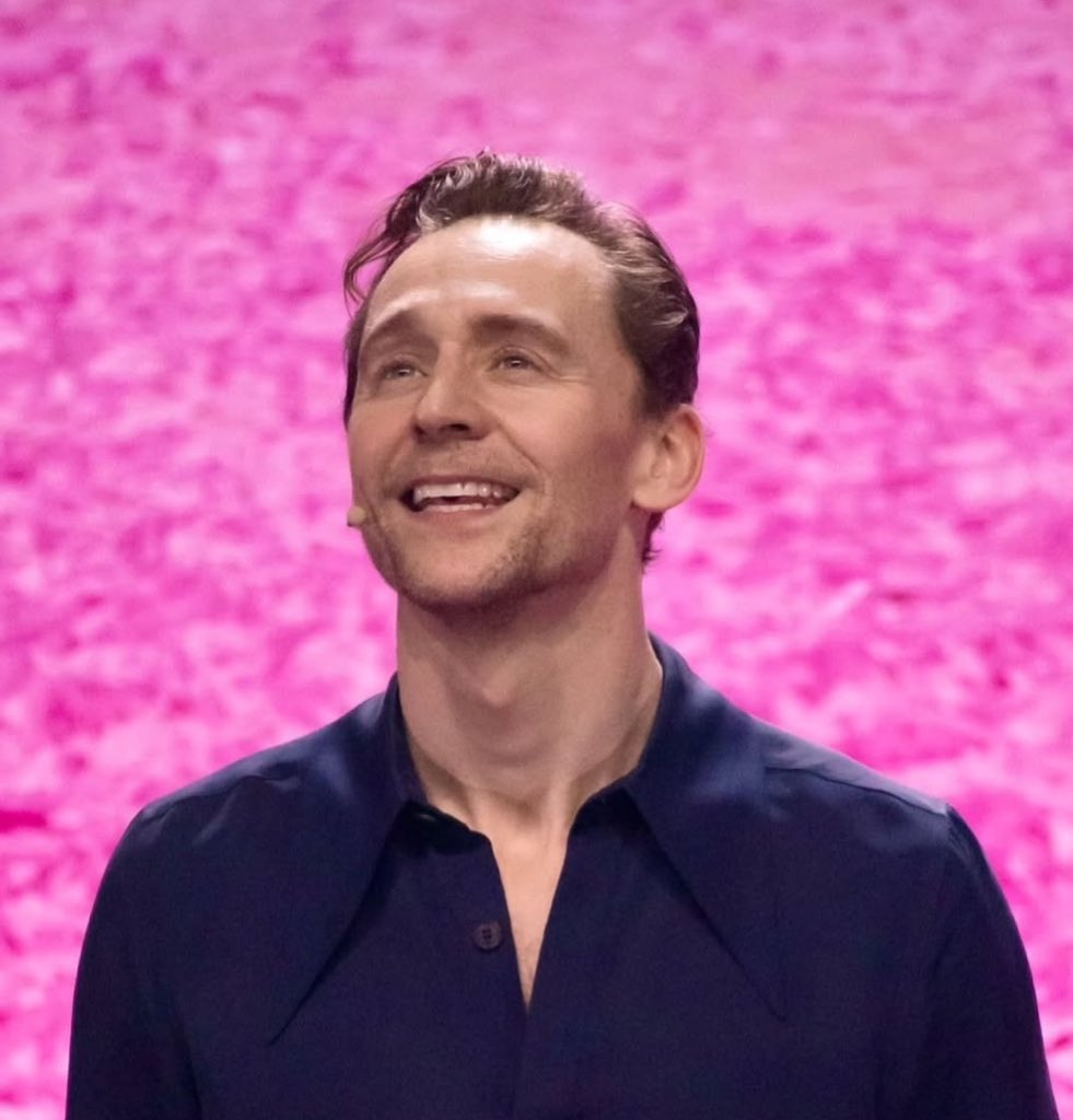binestom's tweet image. I have my own little world but it’s ok - they know me here.
(unknown author)
#TomHiddleston and my everlasting love and support for an extraordinary actor and human being.