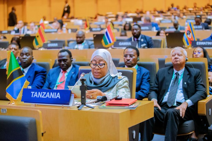 Rais wa Jamhuri ya Muungano wa Tanzania, Mhe. Dkt. Samia Suluhu Hassan akizungumza kuhusu masuala ya matumizi ya Nishati Safi ya kupikia kwenye Mkutano wa Kawaida wa 38 wa Wakuu wa Nchi na Serikali wa Umoja wa Afrika (AU) uliofanyika katika ukumbi wa Nelson Mandela uliopo Makao