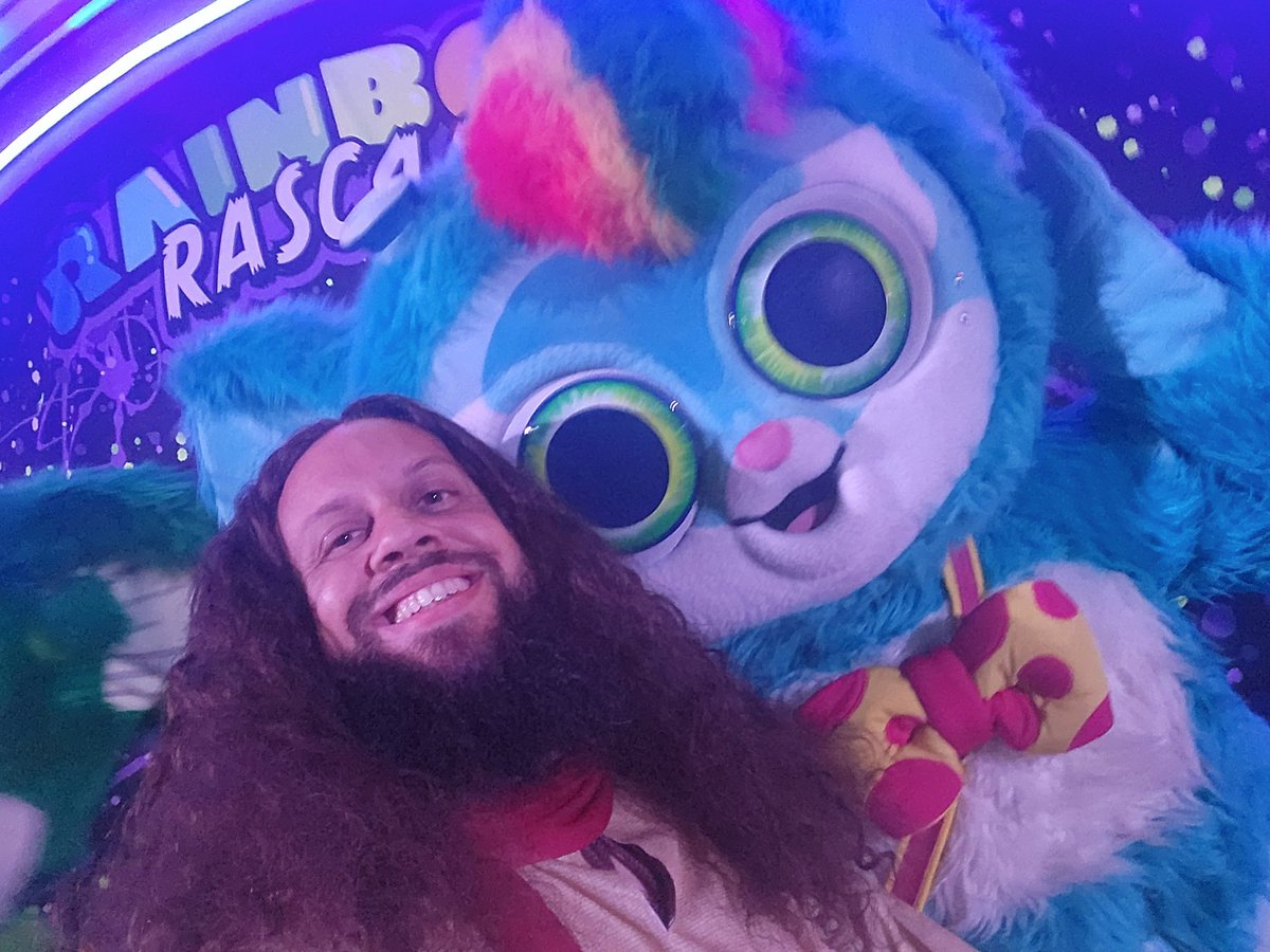 Valcurix's tweet photo. I don't know what the f#$&amp; this thing is, but I got a picture with it 🤣.

#vevejesus #edc2024 #lasvegasedc #vevefam #vevecommunity https://t.co/t7VDDLmgAm