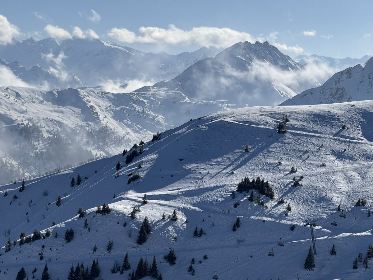 “Amazing Day 2 on the slopes! ☀️ Snow, sunshine, and solid progress. Time to unwind with swimming then Blue Coat Traitors tonight—let’s get one! ❄️🎿 #SkiTrip #TheTraitors #clickclickswoosh <a href="/BCOldham/">The Blue Coat School</a>
