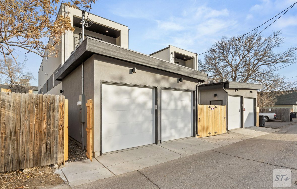 nathanupmt's tweet photo. Front/Back duplex. I also put this as a failed infill development product. https://t.co/o3d8l4sUEw