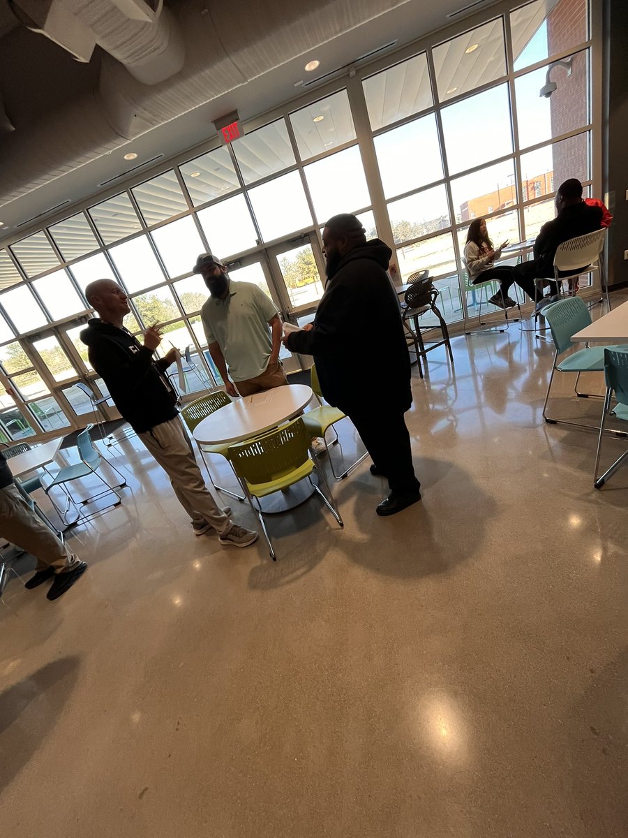jeprincipal's tweet image. Love to see these teachers learning, reflecting, collaborating on improving our practice and building relationships @AVID4College #AVID4Possibility #JROTC @RISDCCR #RISDBeTheOne
