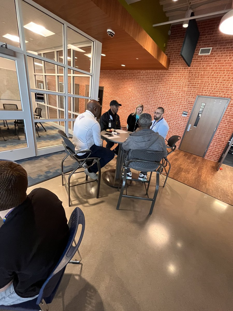 jeprincipal's tweet image. Love to see these teachers learning, reflecting, collaborating on improving our practice and building relationships @AVID4College #AVID4Possibility #JROTC @RISDCCR #RISDBeTheOne