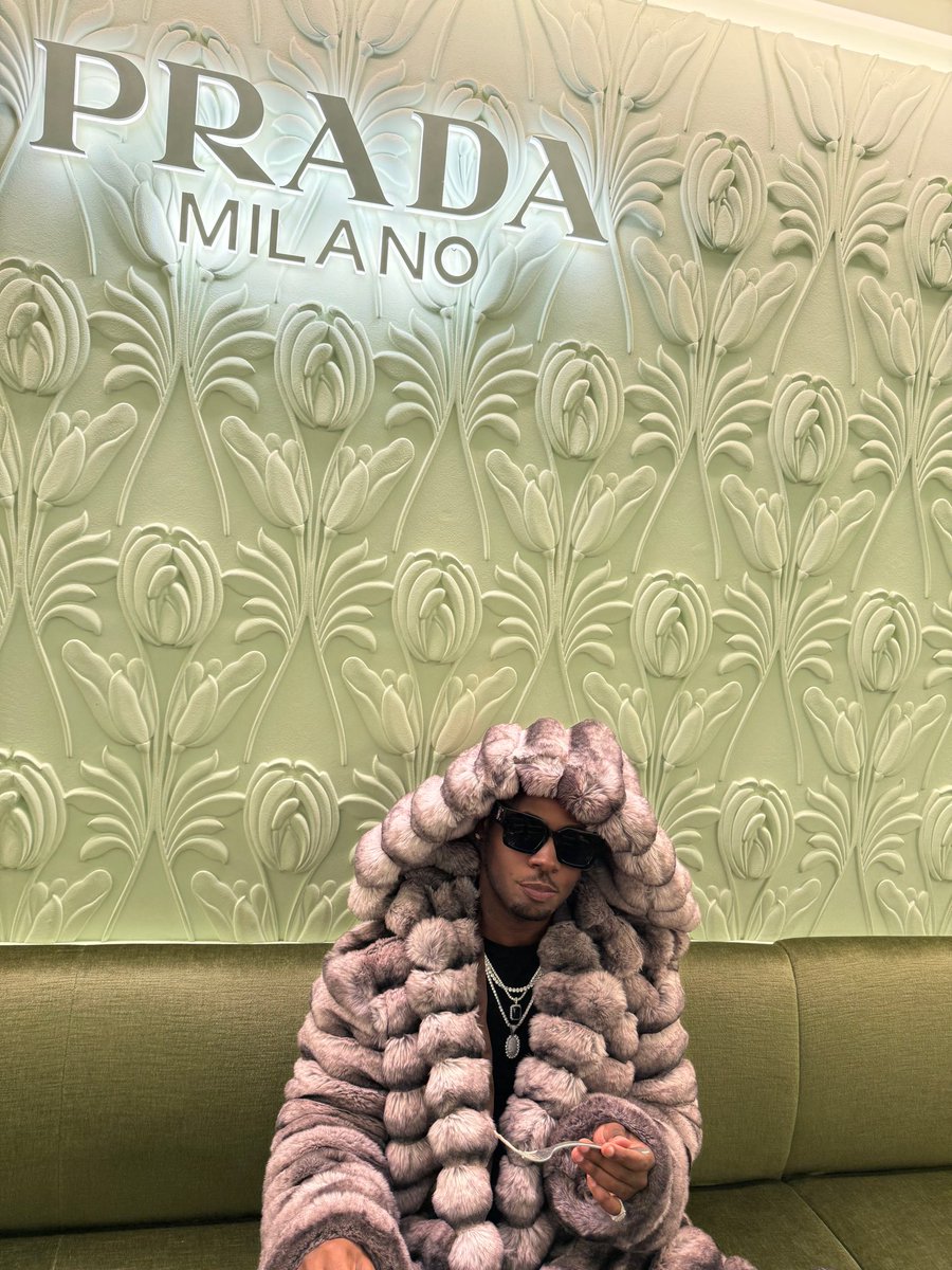 Prada Cafè wearing our new Faux fur chinchilla 

MADE-UK.com