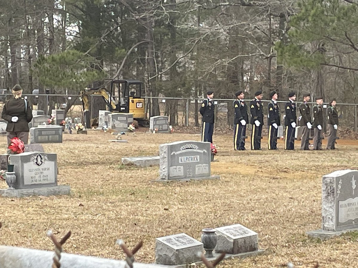 MHPTroopG's tweet photo. It was an honor for MHP and its Motor Unit to assist with escorting one of Mississippi’s Heroes, Army Chief Warrant Officer II Andrew Loyd Eaves to his final resting place. Thank you for your committed service to your family, community, and country. 
#MSHero https://t.co/3sBFhZFjOu