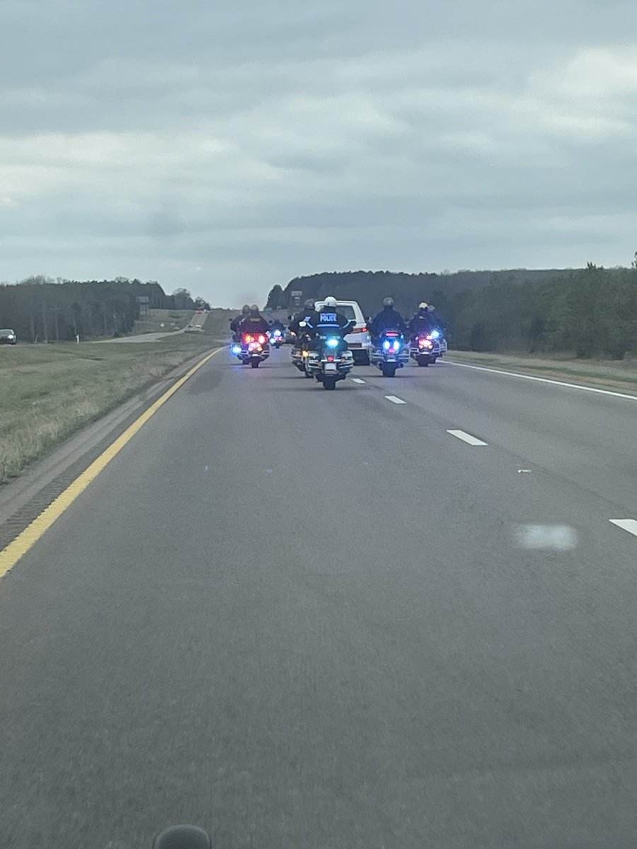 MHPTroopG's tweet photo. It was an honor for MHP and its Motor Unit to assist with escorting one of Mississippi’s Heroes, Army Chief Warrant Officer II Andrew Loyd Eaves to his final resting place. Thank you for your committed service to your family, community, and country. 
#MSHero https://t.co/3sBFhZFjOu