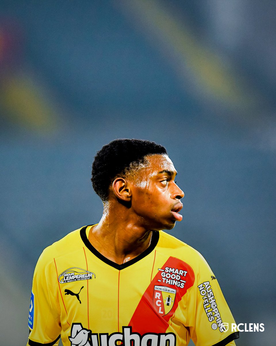 RCLens's tweet photo. Après les 𝐩𝐫𝐨𝐦𝐞𝐬𝐬𝐞𝐬, la 𝐜𝐨𝐧𝐟𝐢𝐫𝐦𝐚𝐭𝐢𝐨𝐧 🔝

En développement constant en 2021/22, le « Petit prince de La Gaillette » 👑 inscrit son premier but à Bollaert-Delelis contre Montpellier. Il conclut cette campagne avec 3 buts et 5 passes décisives.

#MerciDavid https://t.co/hwfYEi3cYj