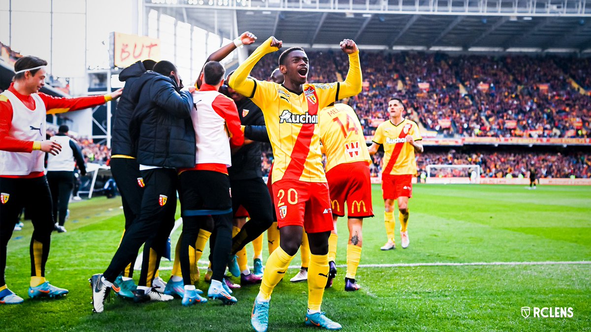RCLens's tweet photo. Après les 𝐩𝐫𝐨𝐦𝐞𝐬𝐬𝐞𝐬, la 𝐜𝐨𝐧𝐟𝐢𝐫𝐦𝐚𝐭𝐢𝐨𝐧 🔝

En développement constant en 2021/22, le « Petit prince de La Gaillette » 👑 inscrit son premier but à Bollaert-Delelis contre Montpellier. Il conclut cette campagne avec 3 buts et 5 passes décisives.

#MerciDavid https://t.co/hwfYEi3cYj