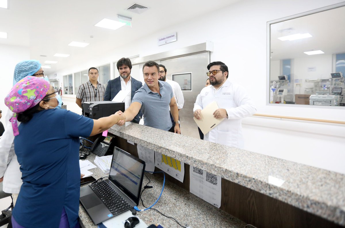 Durantvec's tweet photo. Esta mañana el presidente @DanielNoboaOk visitó el @HGDuranMSP en #Durán. A través una inversión de más de USD 4 millones, esta casa de salud pudo adquirir nuevos equipos. El Mandatario recorrió la Unidad de Cuidados Intensivos Neonatales y constató el funcionamiento de la misma. https://t.co/ZBLVUko66n