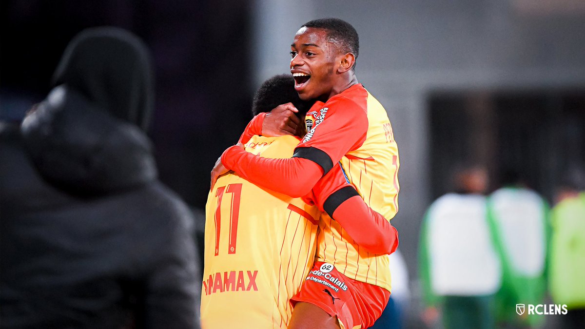 RCLens's tweet photo. À la 𝒃𝒂𝒈𝒖𝒆𝒕𝒕𝒆 d'une saison 𝒎𝒂𝒈𝒊𝒒𝒖𝒆 🪄

En 2022/23, l'enfant du club prend les clés du camion. Après avoir musclé son jeu, il score notamment à Marseille (0-1) et dispute 34 matchs lors de l'exercice historique du Racing en @Ligue1 (2e, 84 points). 🥈

#MerciDavid https://t.co/oGJO9uHsdq